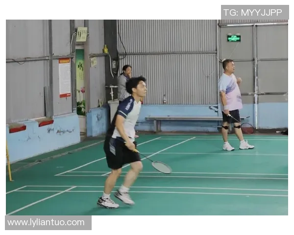 羽毛球的梦想与拼搏：武汉羽毛球队奋斗历程的真实记录